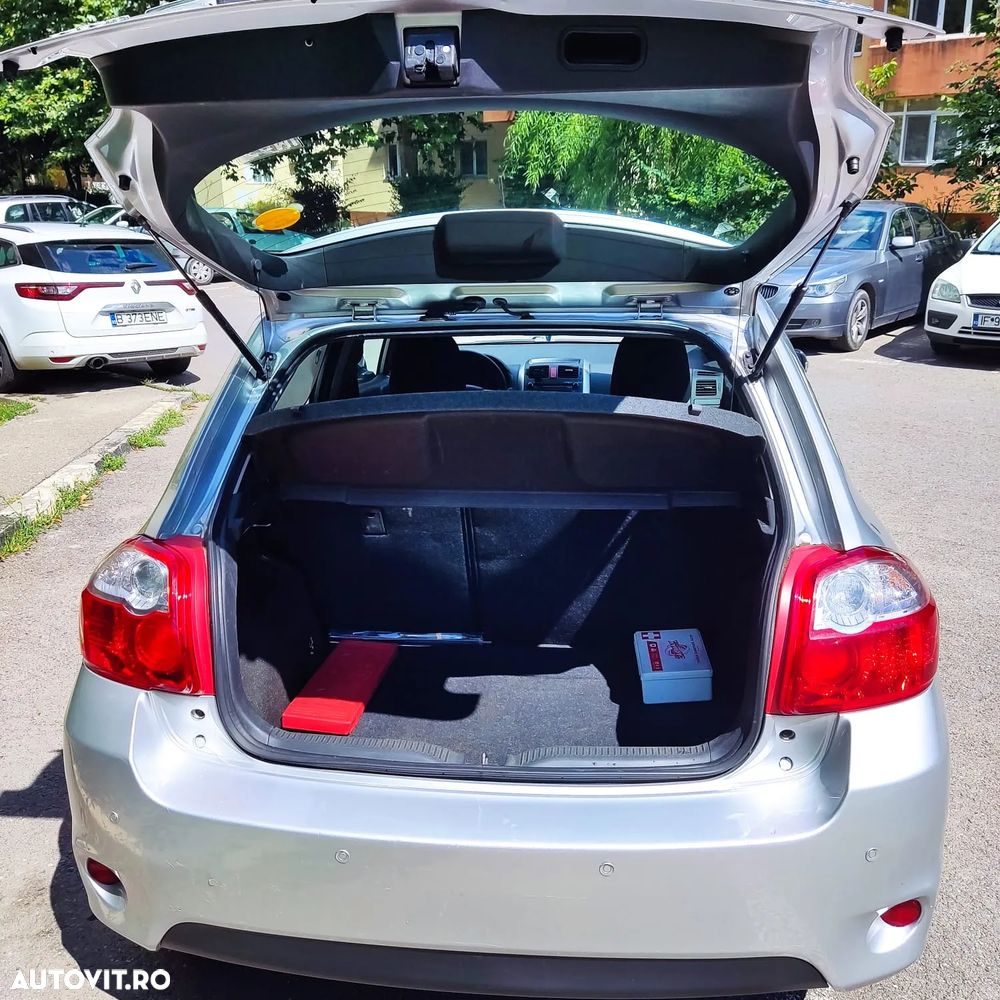 Toyota Auris 1.3 Dual VVT-i Executive - 4