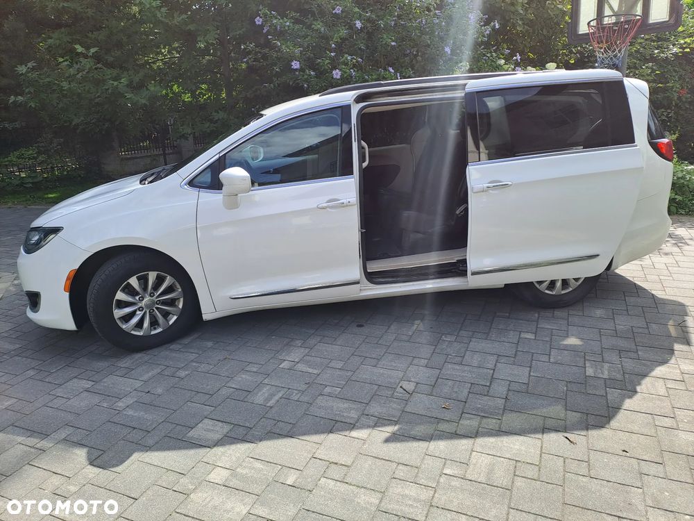 Chrysler Pacifica - 14