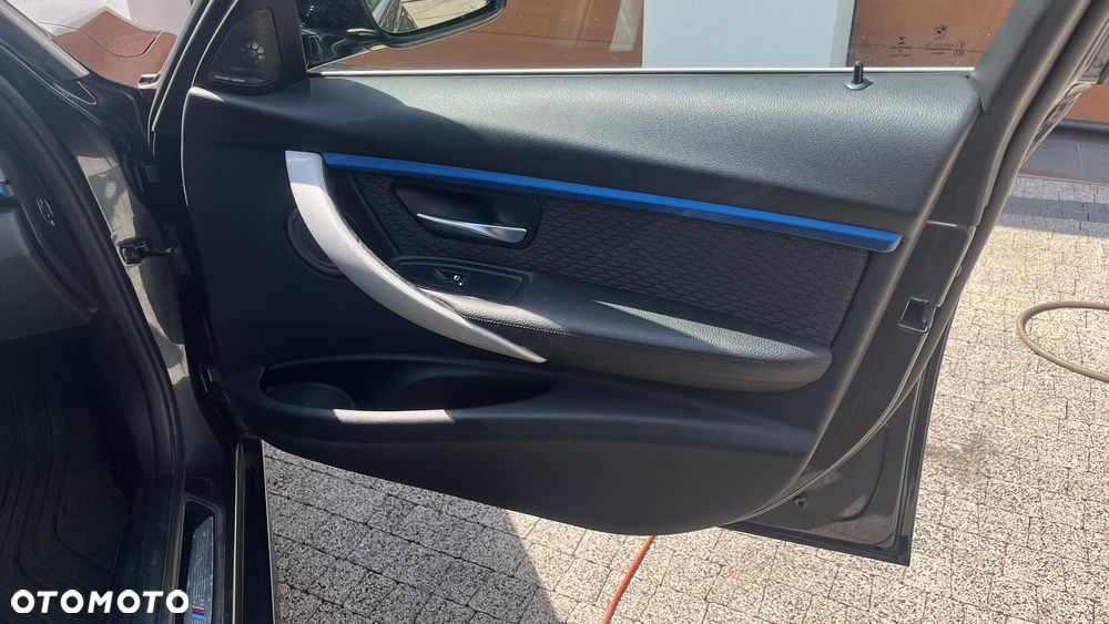 BMW Seria 3 318i M Sport - 16