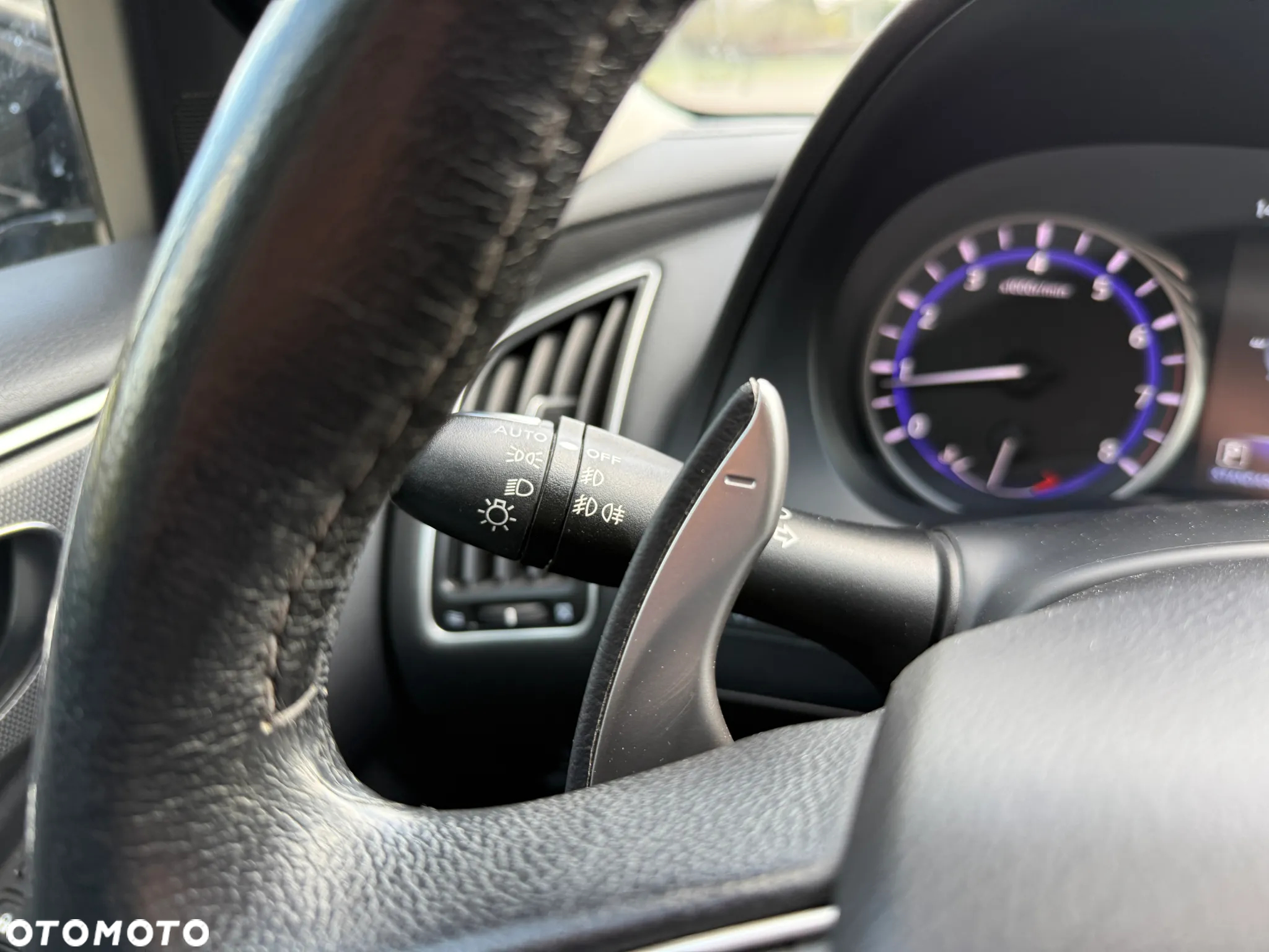 Infiniti Q50 2.0t Sport Sound Studio by Bose - 32