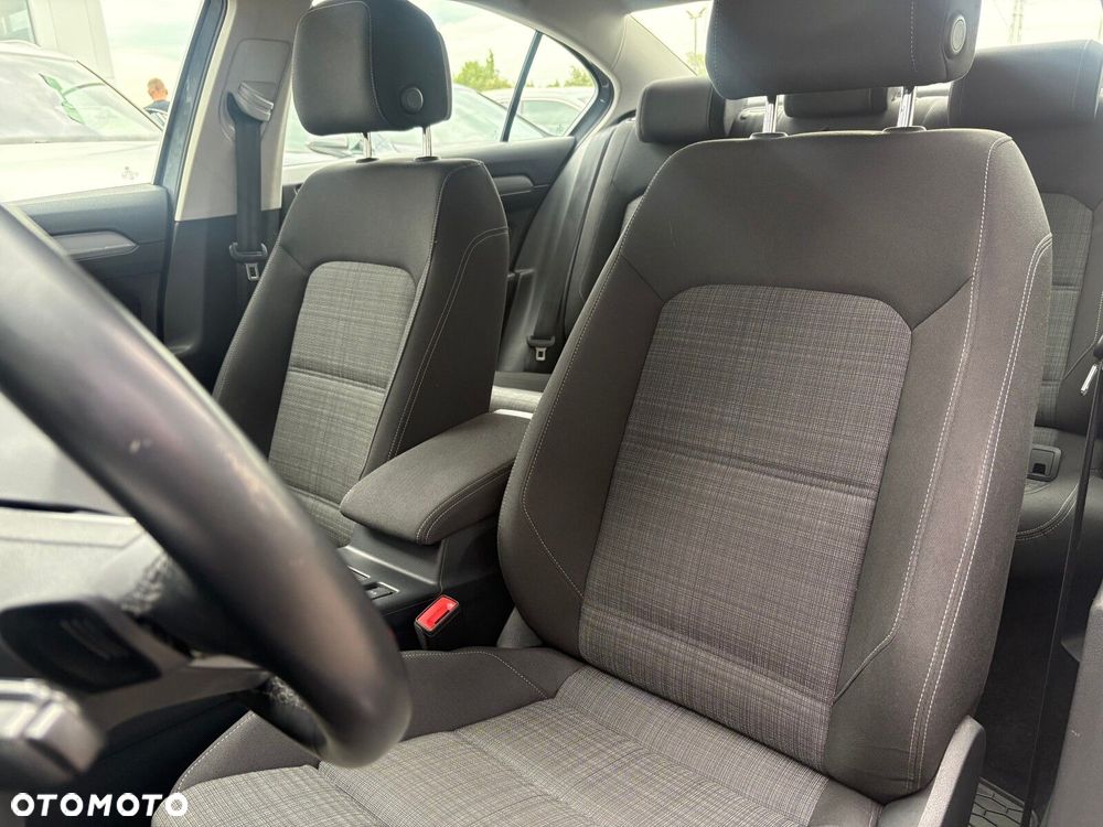 Volkswagen Passat - 13