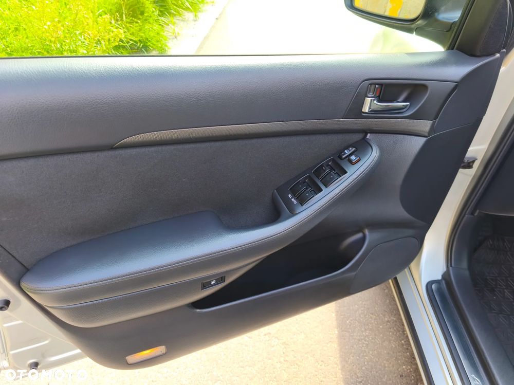 Toyota Avensis 2.0 VVT-i Sol - 13