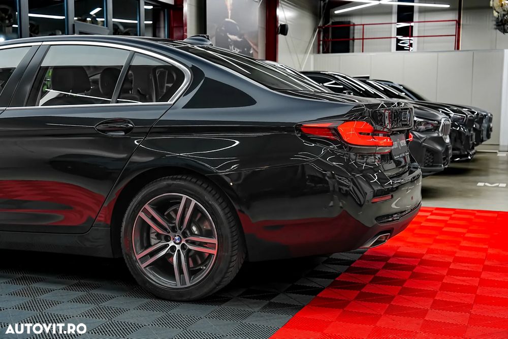 BMW Seria 5 520i Aut. Sport Line - 27