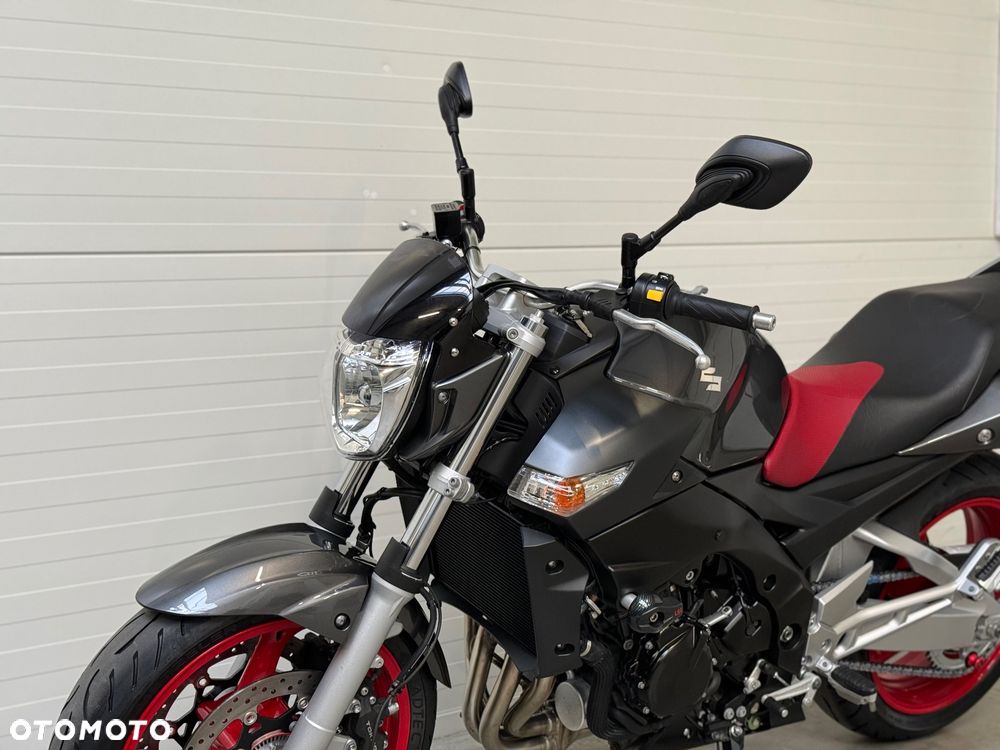 Suzuki GSR - 22