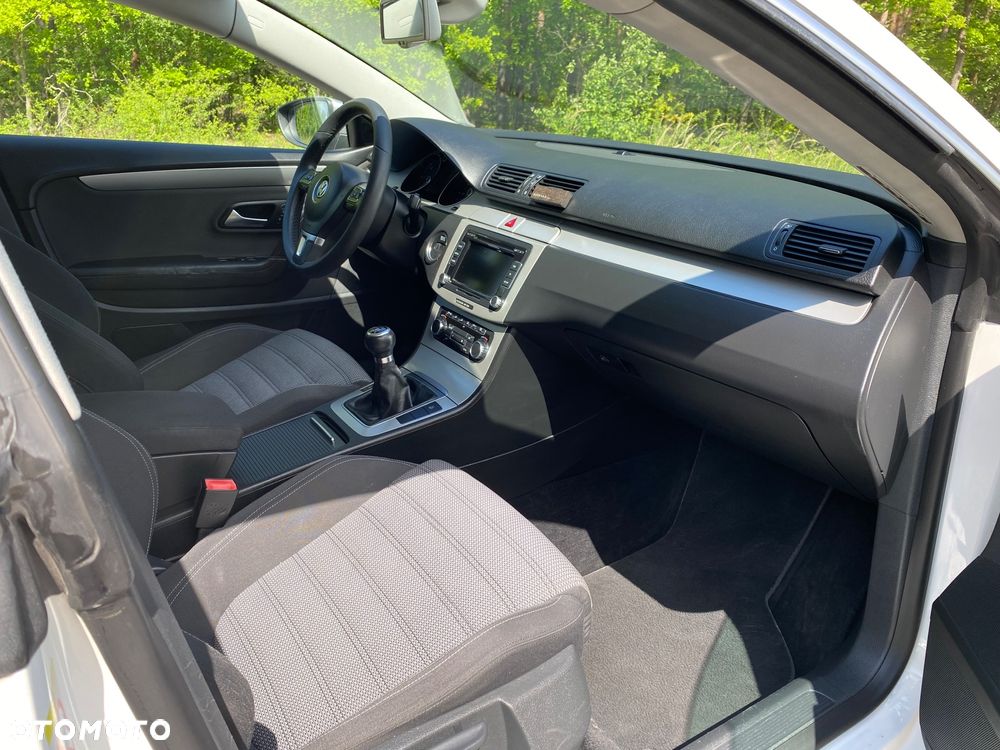 Volkswagen Passat CC - 16