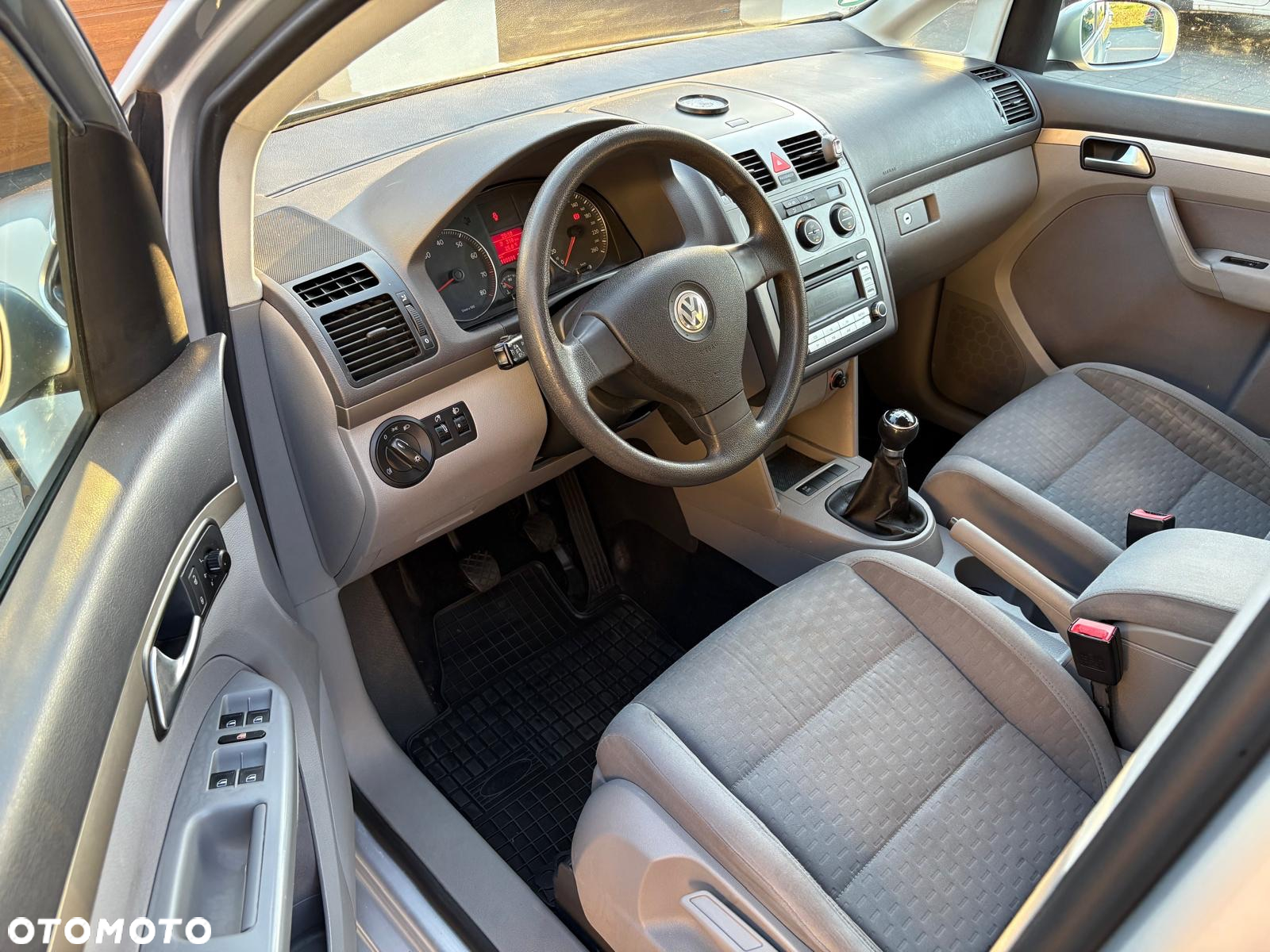 Volkswagen Touran 1.6 - 7