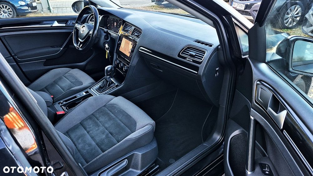 Volkswagen Golf - 37