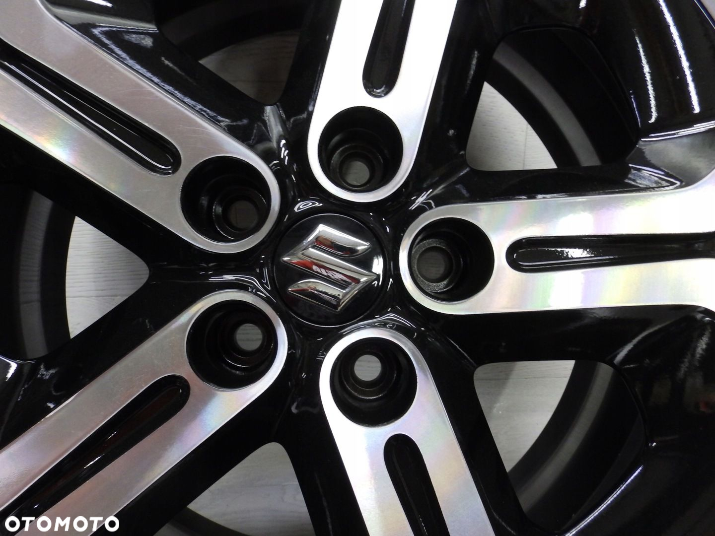 Felgi Suzuki Vitara 6.5Jx17CH Et50 5x114.3 - 4