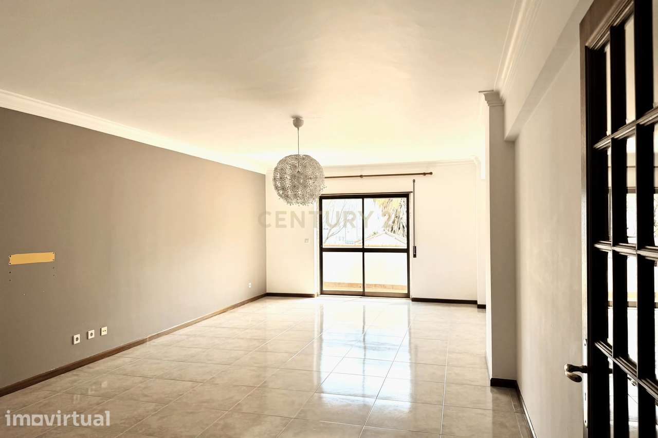 Apartamento T4 com Terraço e Garagem, Massamá - Grande imagem: 4/25