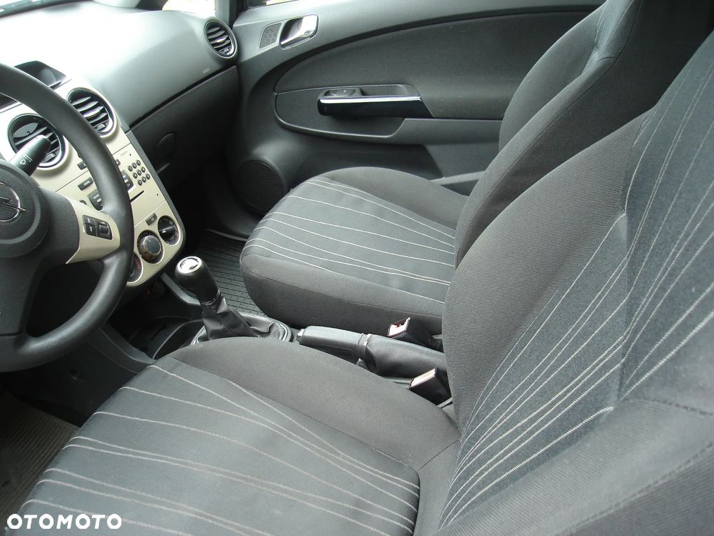 Opel Corsa 1.4 16V Essentia - 7