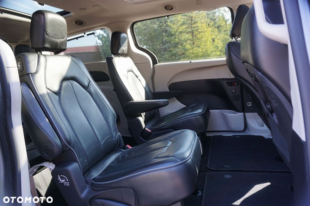 Chrysler Pacifica - 18