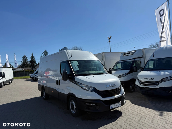 Iveco 35S16 Furgon (30432)
