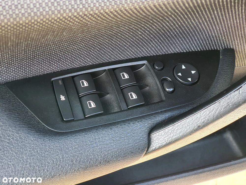 BMW X1 xDrive20d - 33