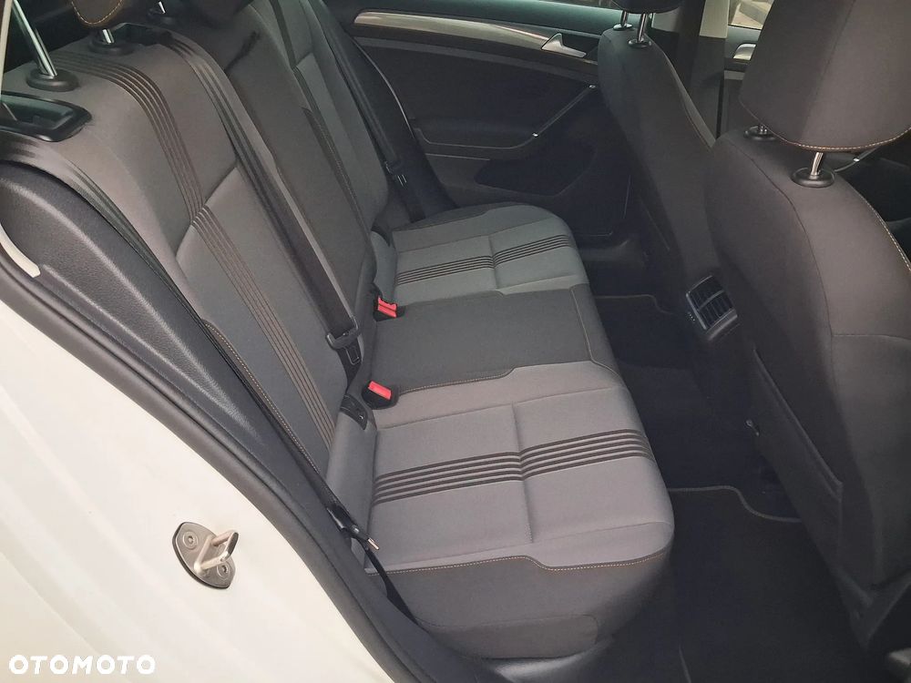 Volkswagen Golf - 14