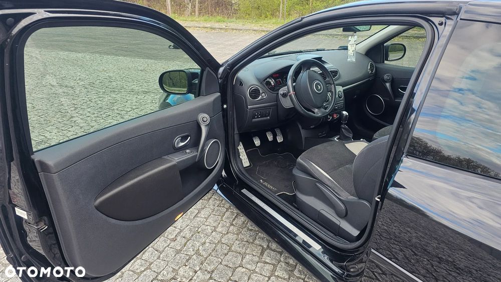 Renault Clio 2.0 16V Sport - 12