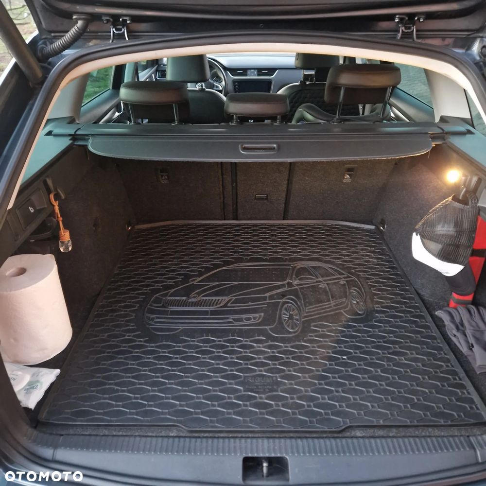 Skoda Octavia Scout 2.0 TDI 4x4 DSG - 34