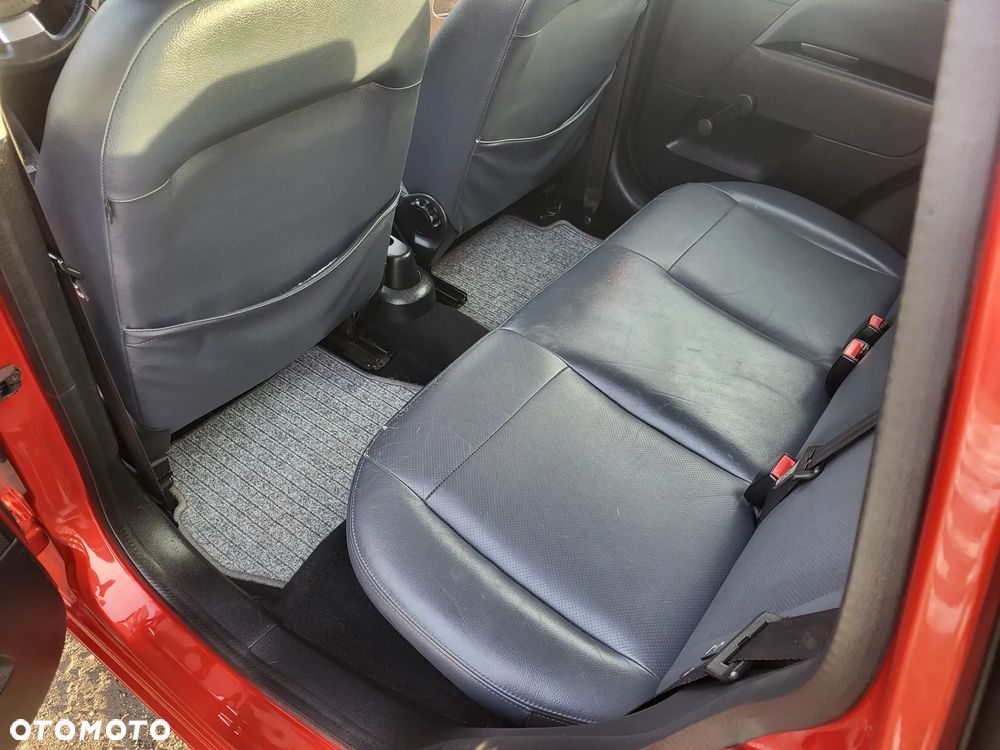 Ford Fiesta 1.6 Ghia - 21