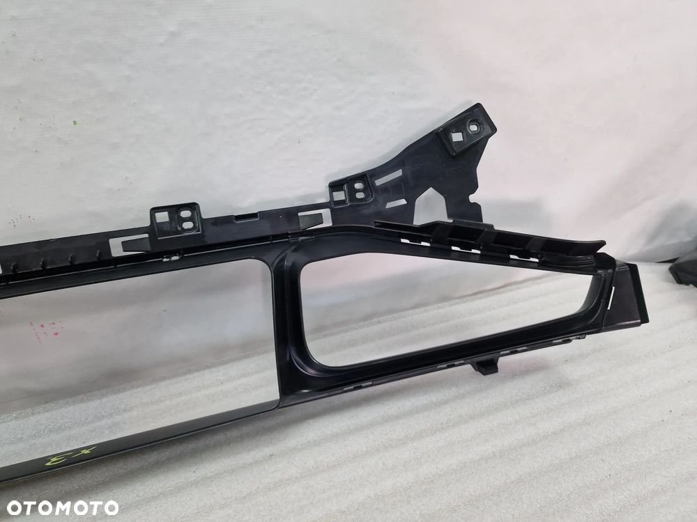 AUDI Q6 E-TRON 85H S-LINE 21- KRATKA ŚRODKOWA ZDERZAKA PRZEDNIEGO PRZÓD , NR 85H807683 , NR AUKCJI GL605 - 10