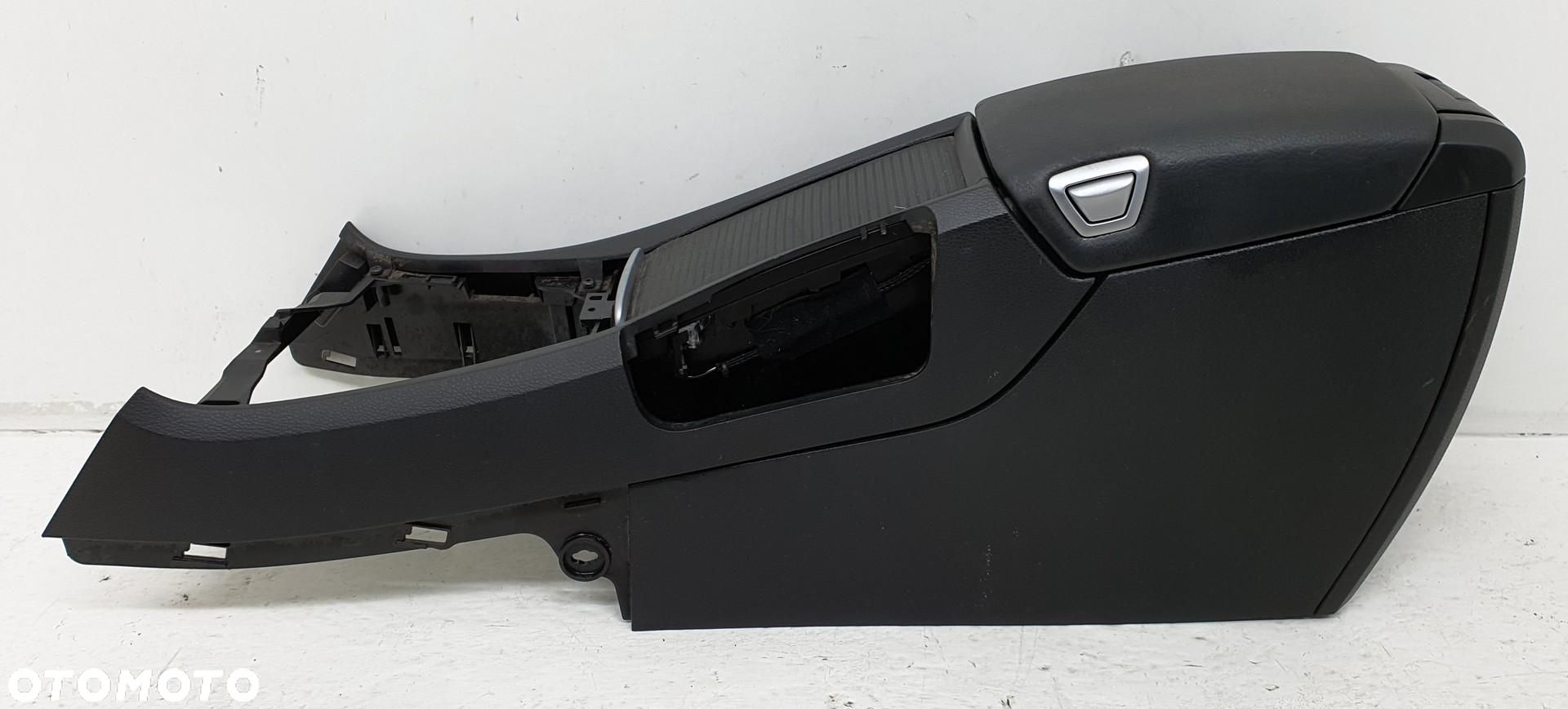 TUNEL ŚRODKOWY PODŁOKIETNIK GNIAZDO 12V VOLVO V70 II EUROPA - 1