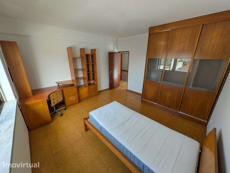T2 Remodelado | 88 m² | Santa Iria de Azóia | Cozinha Nova Equipada - Grande imagem: 5/9