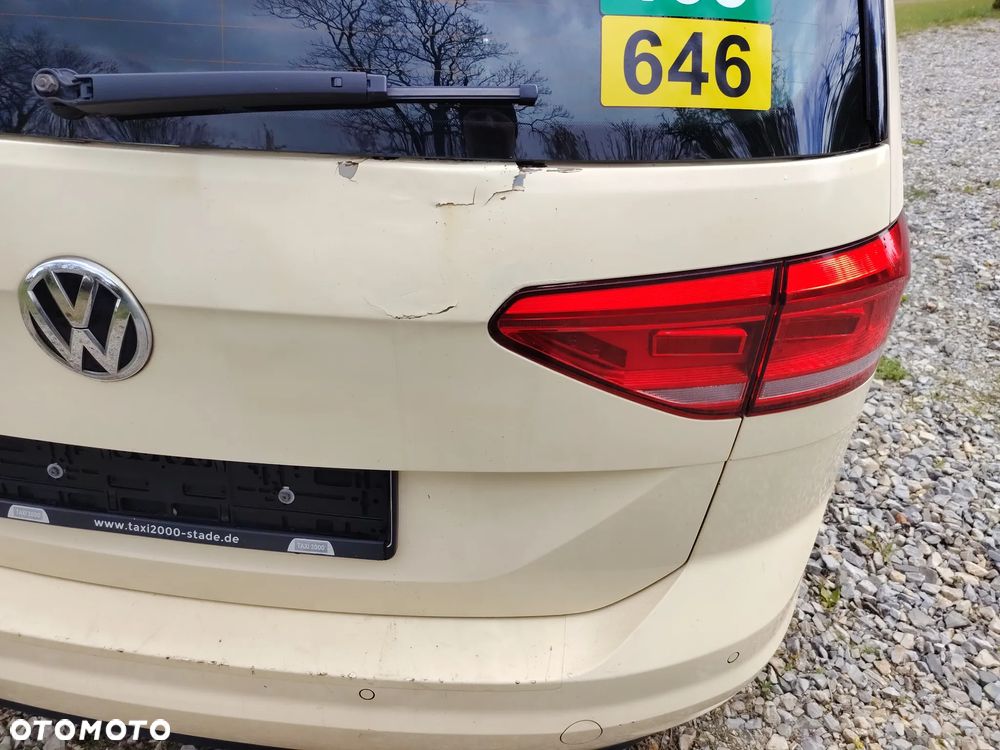 Volkswagen Touran - 12