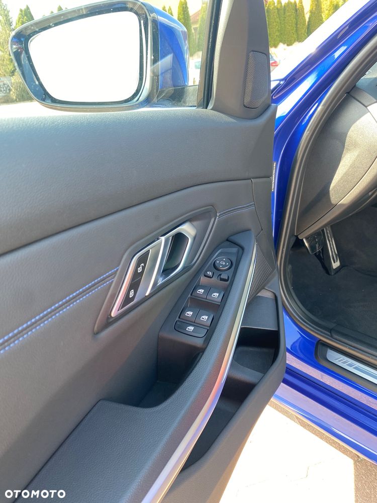 BMW Seria 3 320i M Sport - 13