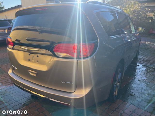 Chrysler Pacifica - 15