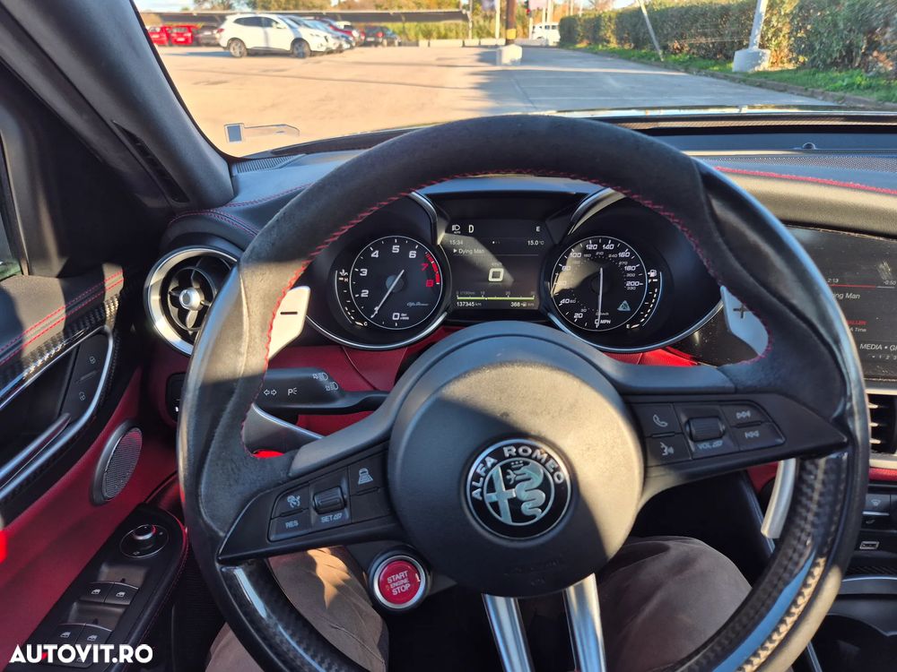 Alfa Romeo Giulia 2.9 V6 Bi-Turbo AT8 Quadrifoglio - 8