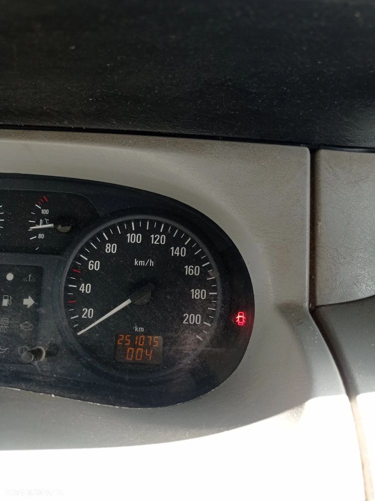 Opel VIVARO 1,9 DTI - 22
