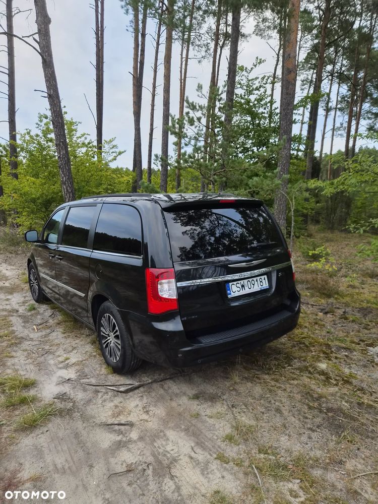 Chrysler Town & Country - 5