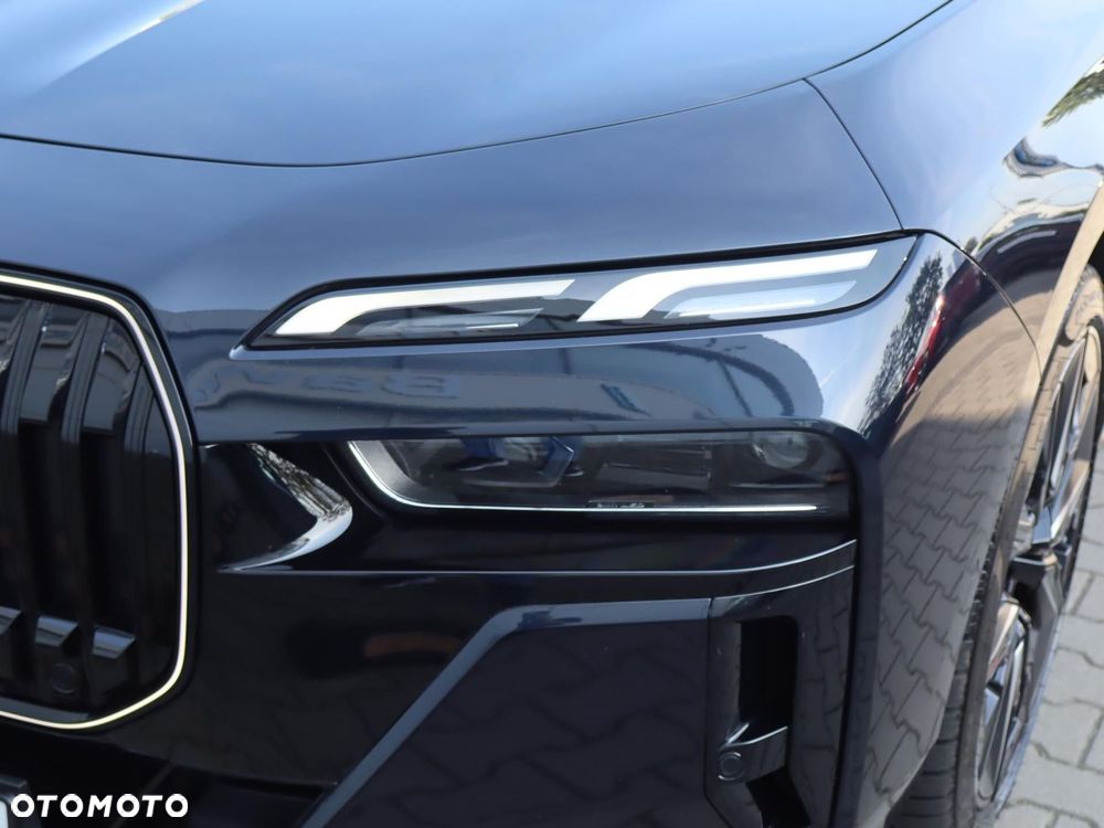 BMW i7 - 25