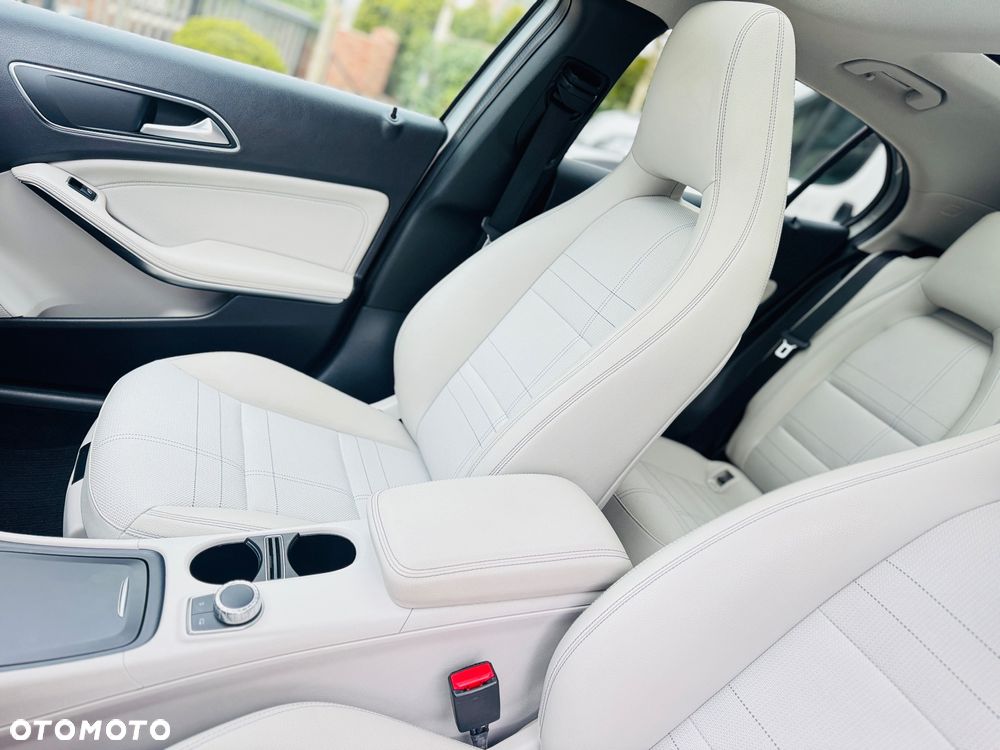 Mercedes-Benz GLA 200 7G-DCT Style - 10