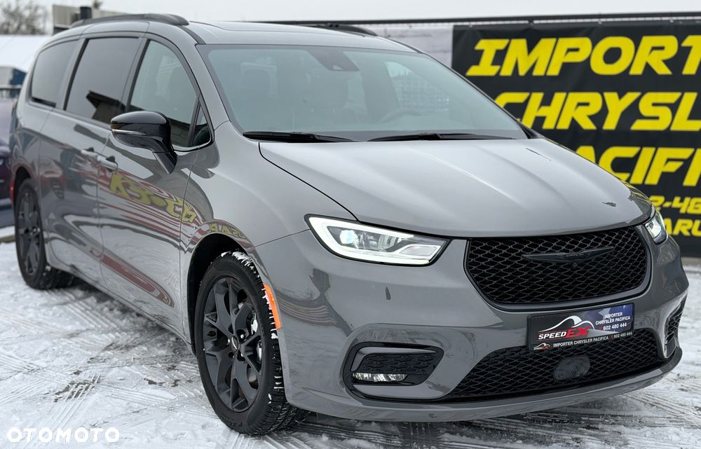 Chrysler Pacifica - 1