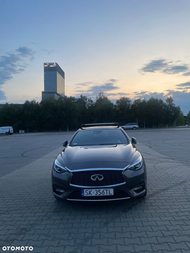 Infiniti Q30 - 3