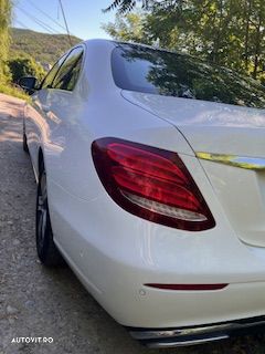 Mercedes-Benz E 220 d 4MATIC 9G-TRONIC - 11