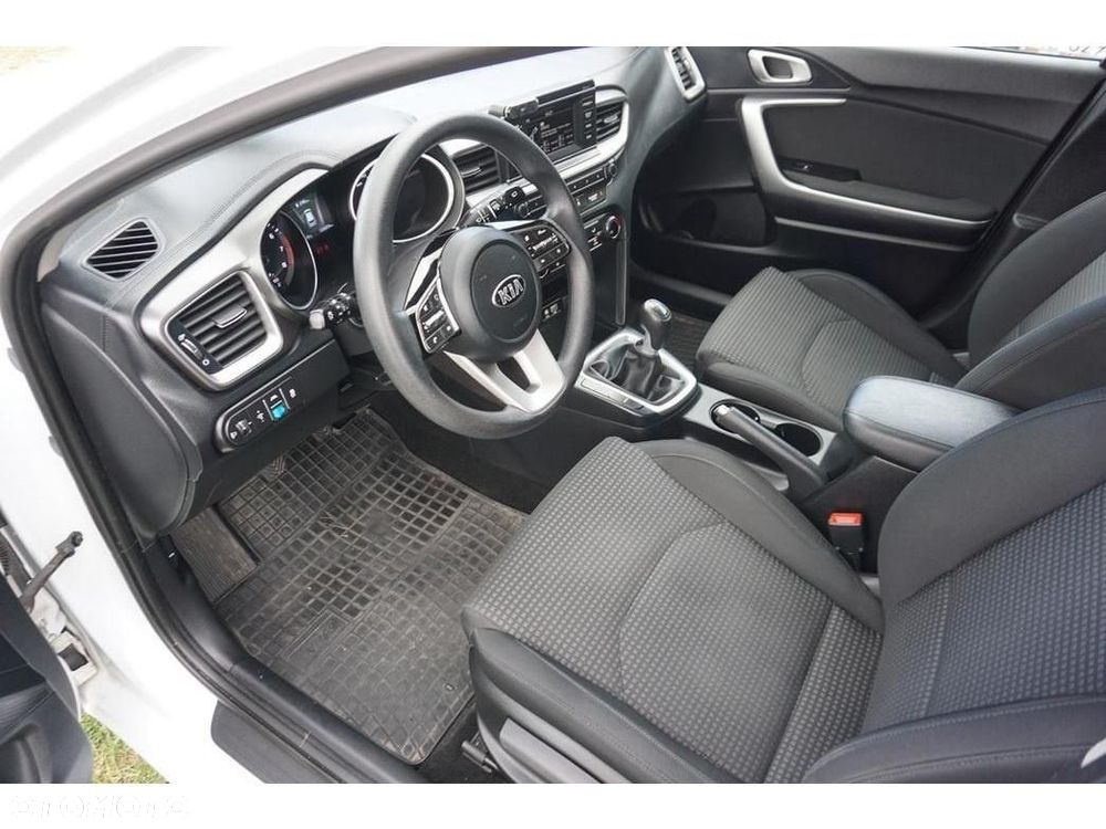 Kia Ceed - 16