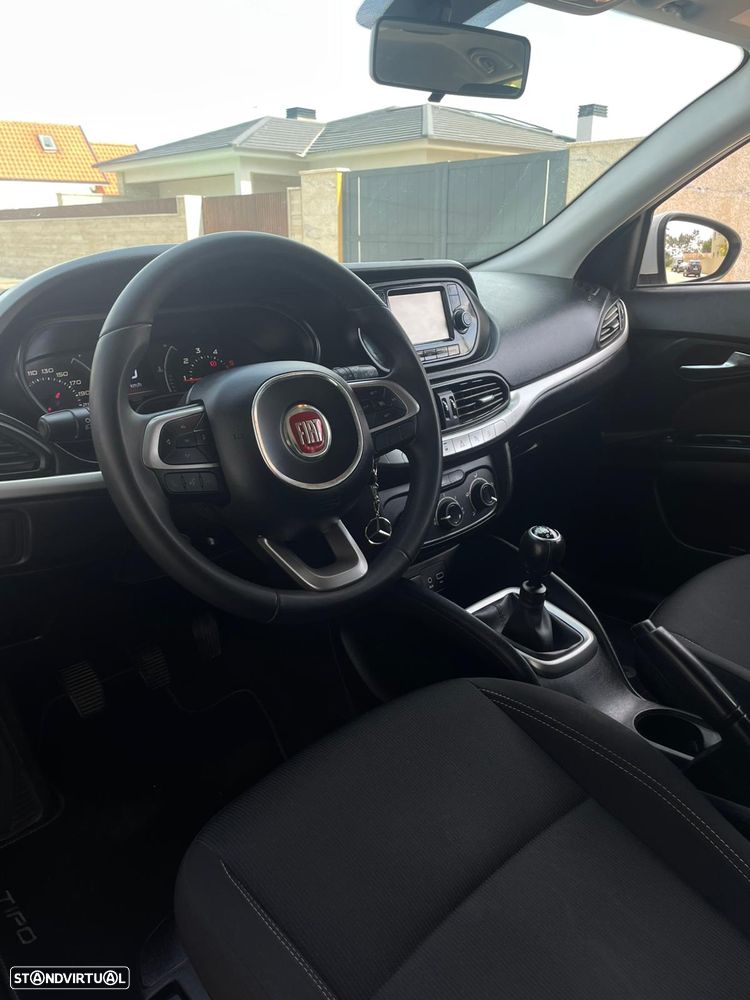 Fiat Tipo Station Wagon 1.6 M-Jet Lounge - 31