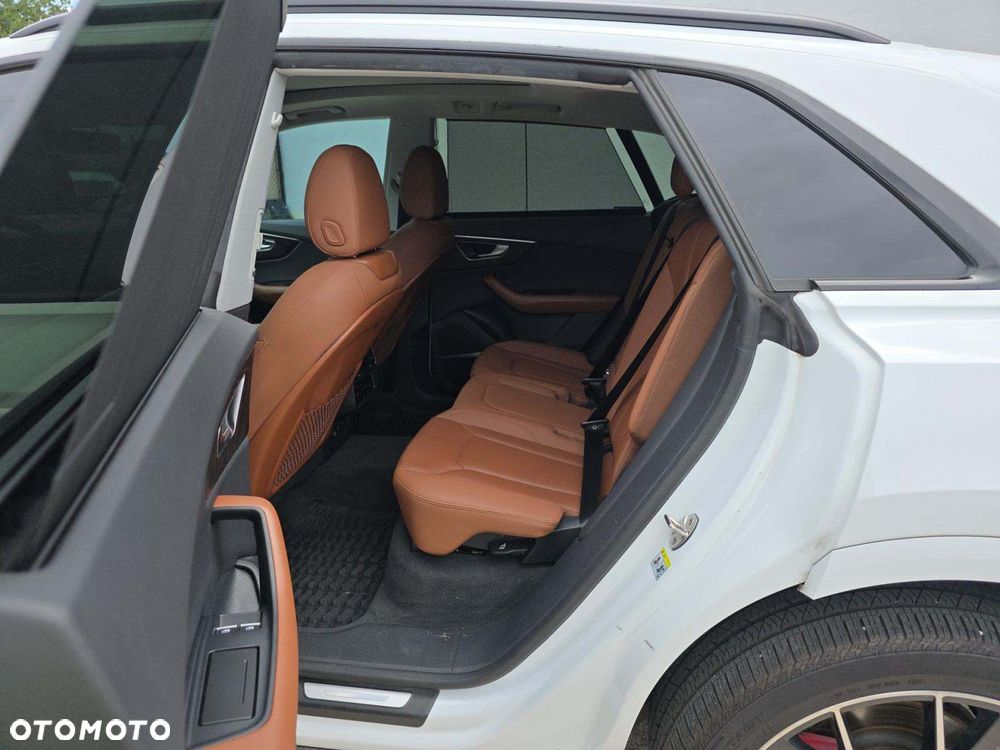 Audi Q8 55 TFSI mHEV Quattro Tiptronic - 16