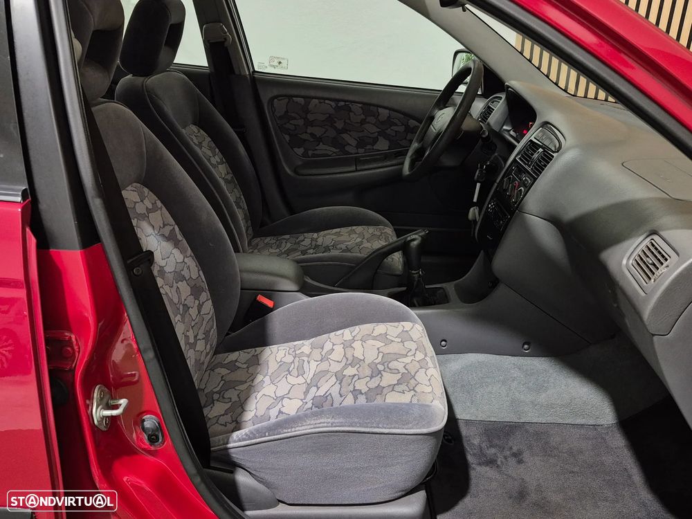 Toyota Avensis Liftback 1.6 Terra JE - 21