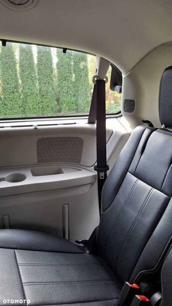 Chrysler Town & Country - 15