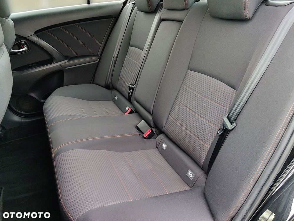 Toyota Avensis - 15