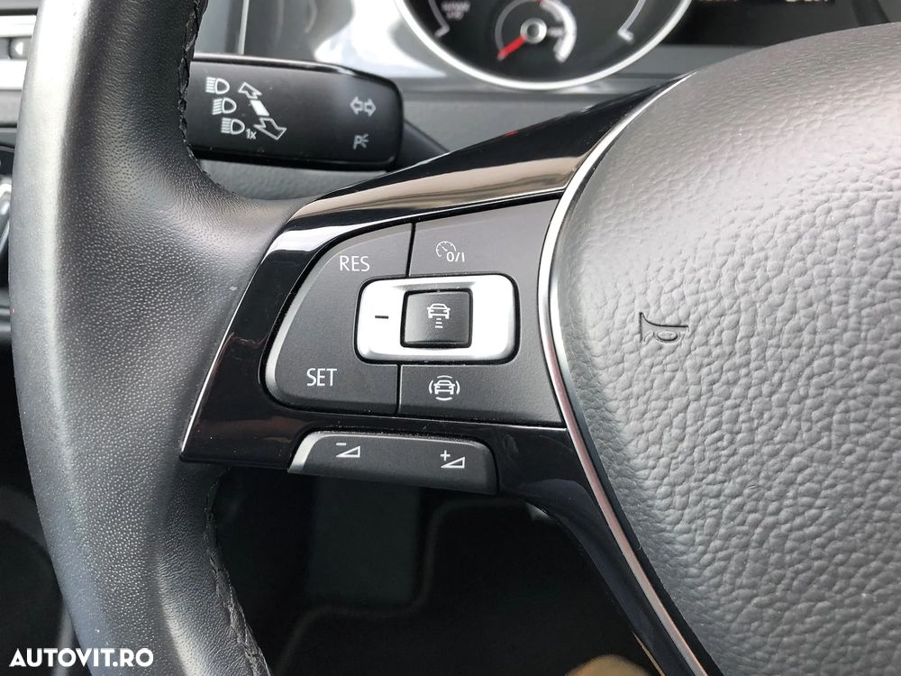 Volkswagen e-Golf - 24