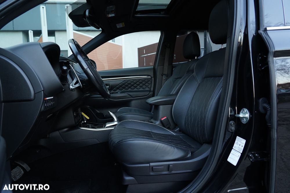 Mitsubishi Outlander PHEV 2.4 L 4X4 Instyle+ - 26