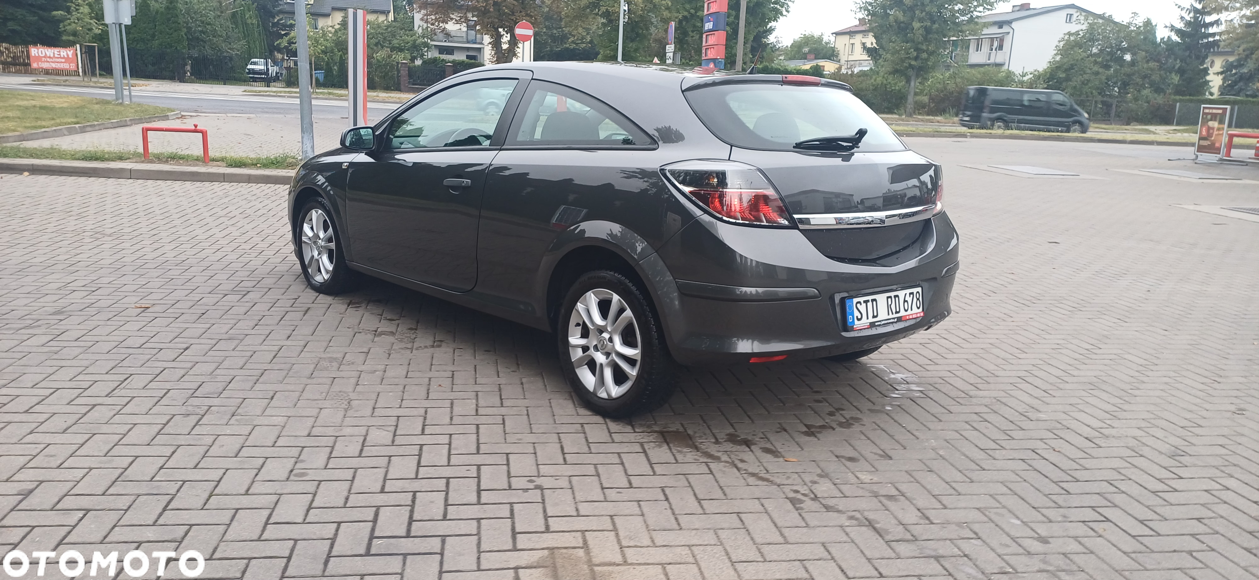Opel Astra IV GTC 1.4 Active - 4