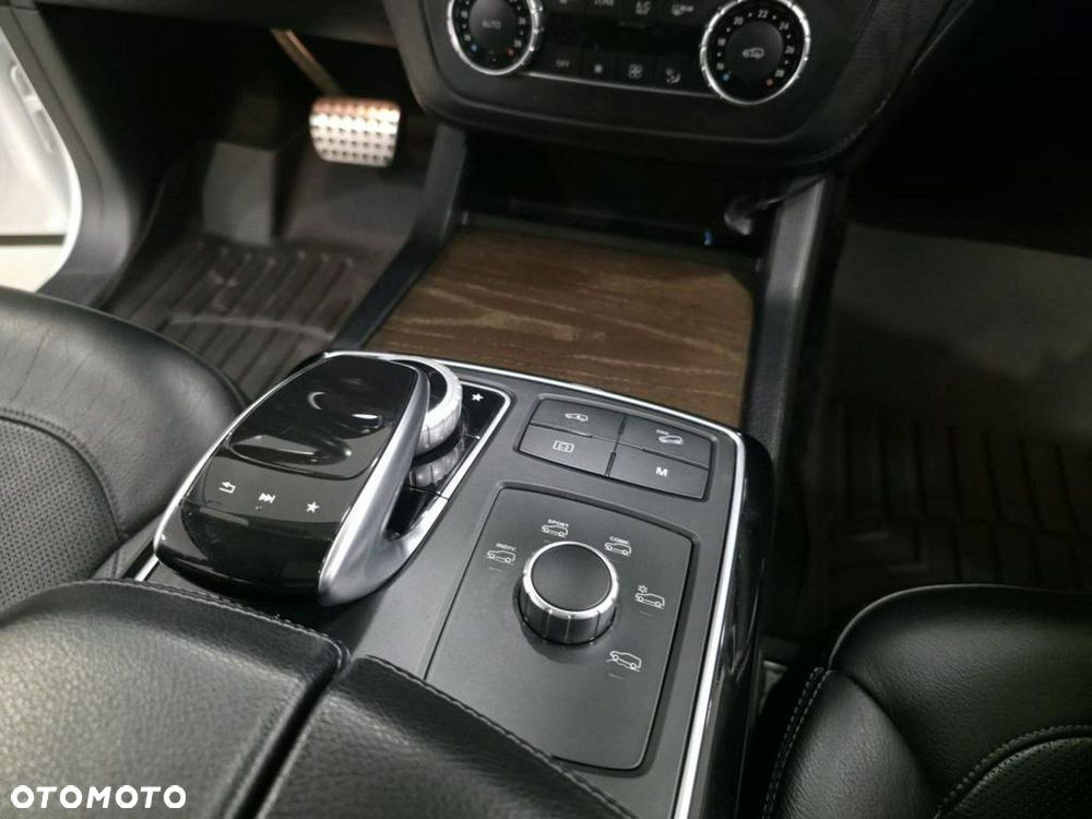 Mercedes-Benz GLE - 24