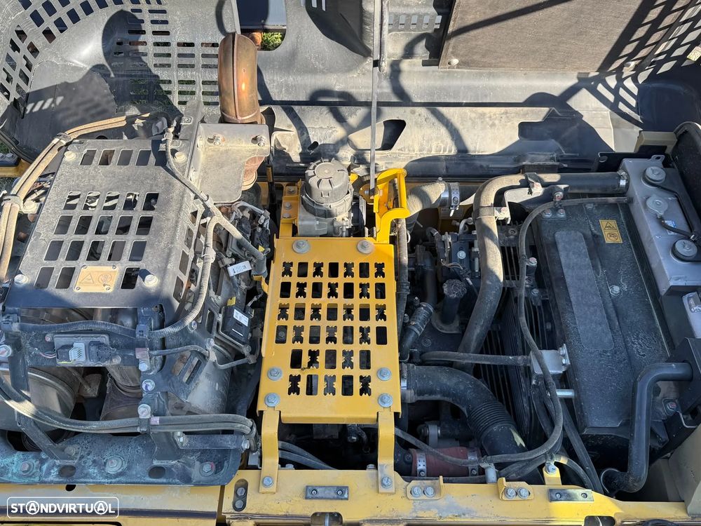 Komatsu PC210LC-11 - 11