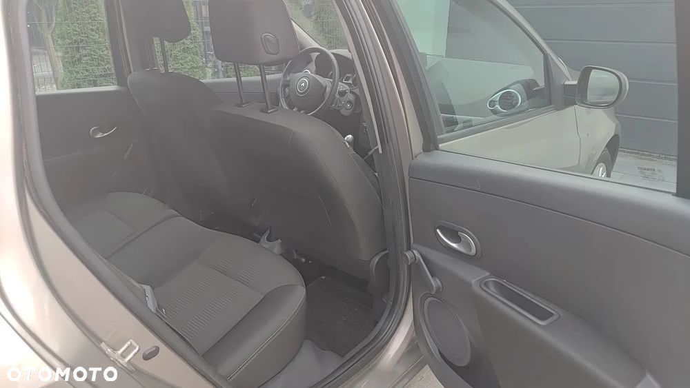 Renault Clio - 9
