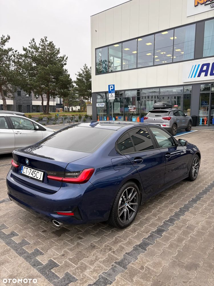 BMW 330I 2019 photo 4