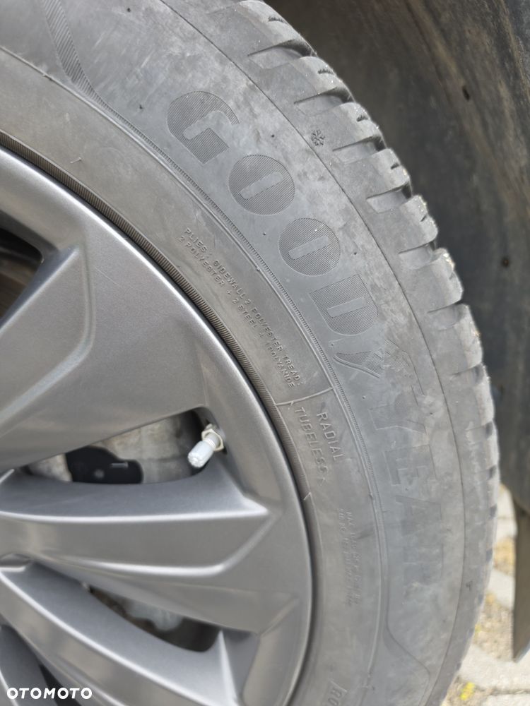 Land Rover Discovery Sport 2.0 P200 mHEV SE - 23