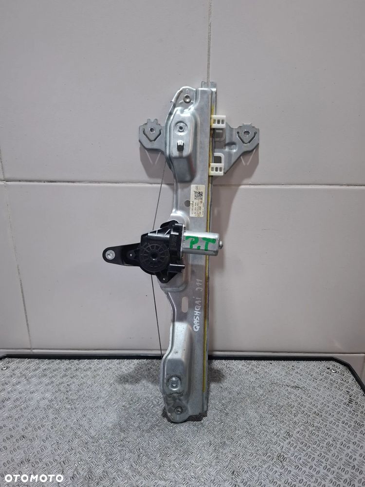 Podnośnik mechanizm szyby drzwi prawy tył Nissan Qashqai J11 2017rok lift - 1